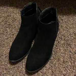 1 inch black low heel